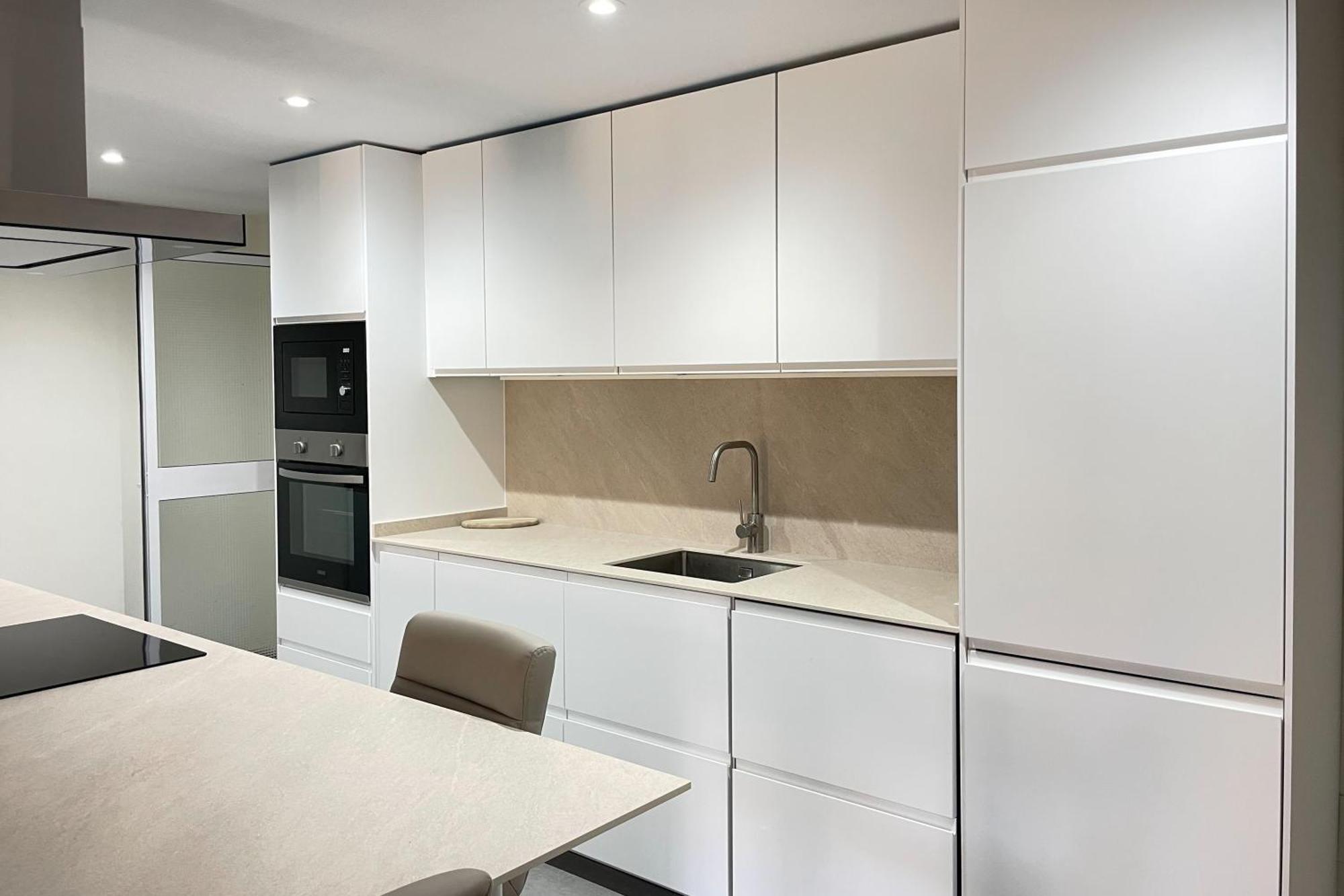 2 Bedroom 2 Bathroom In The Heart Of With Big Terrace And Free Parking Space Close To Apartamento