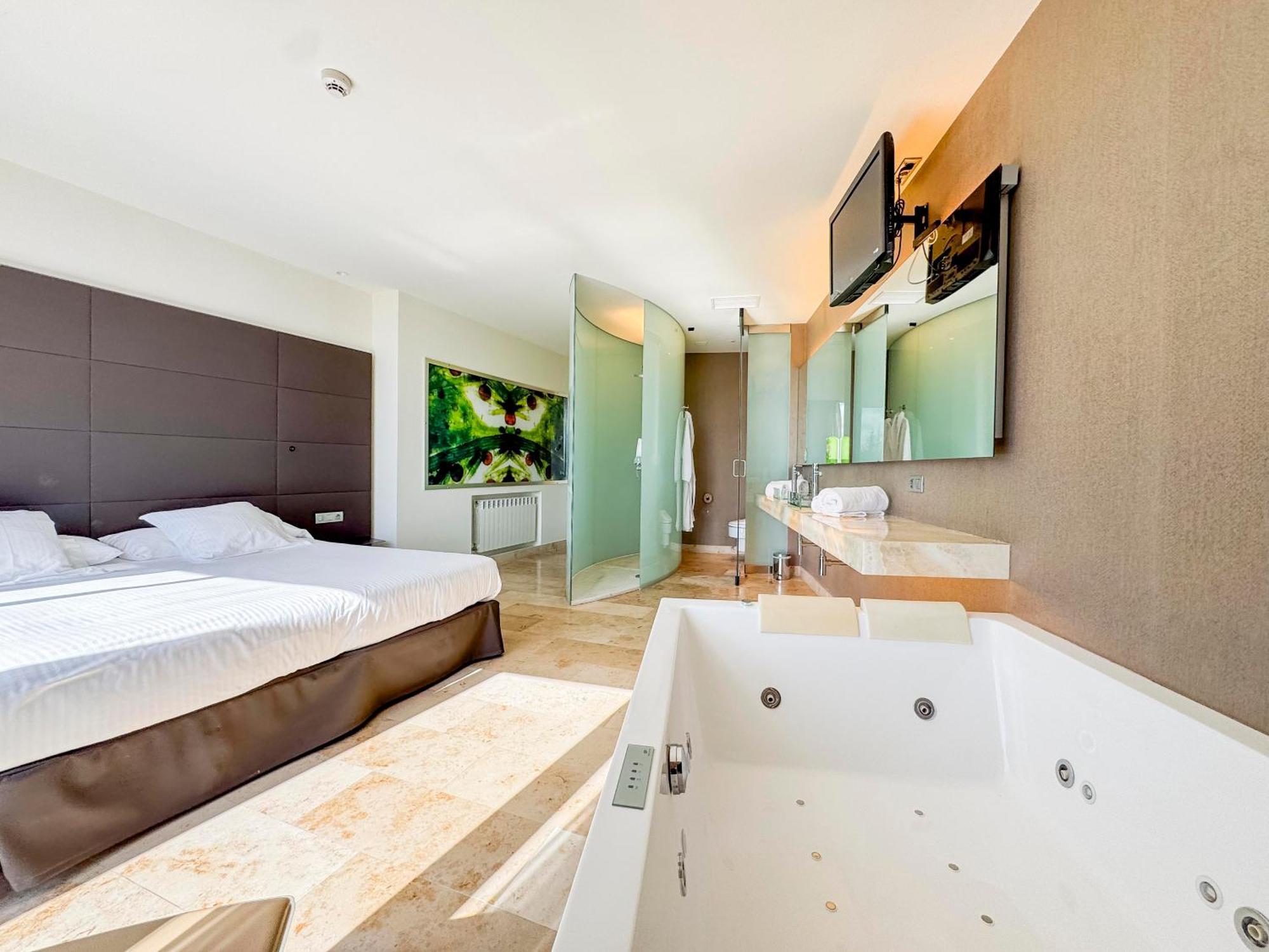 Aparthotel Jardines De Uleta 4*