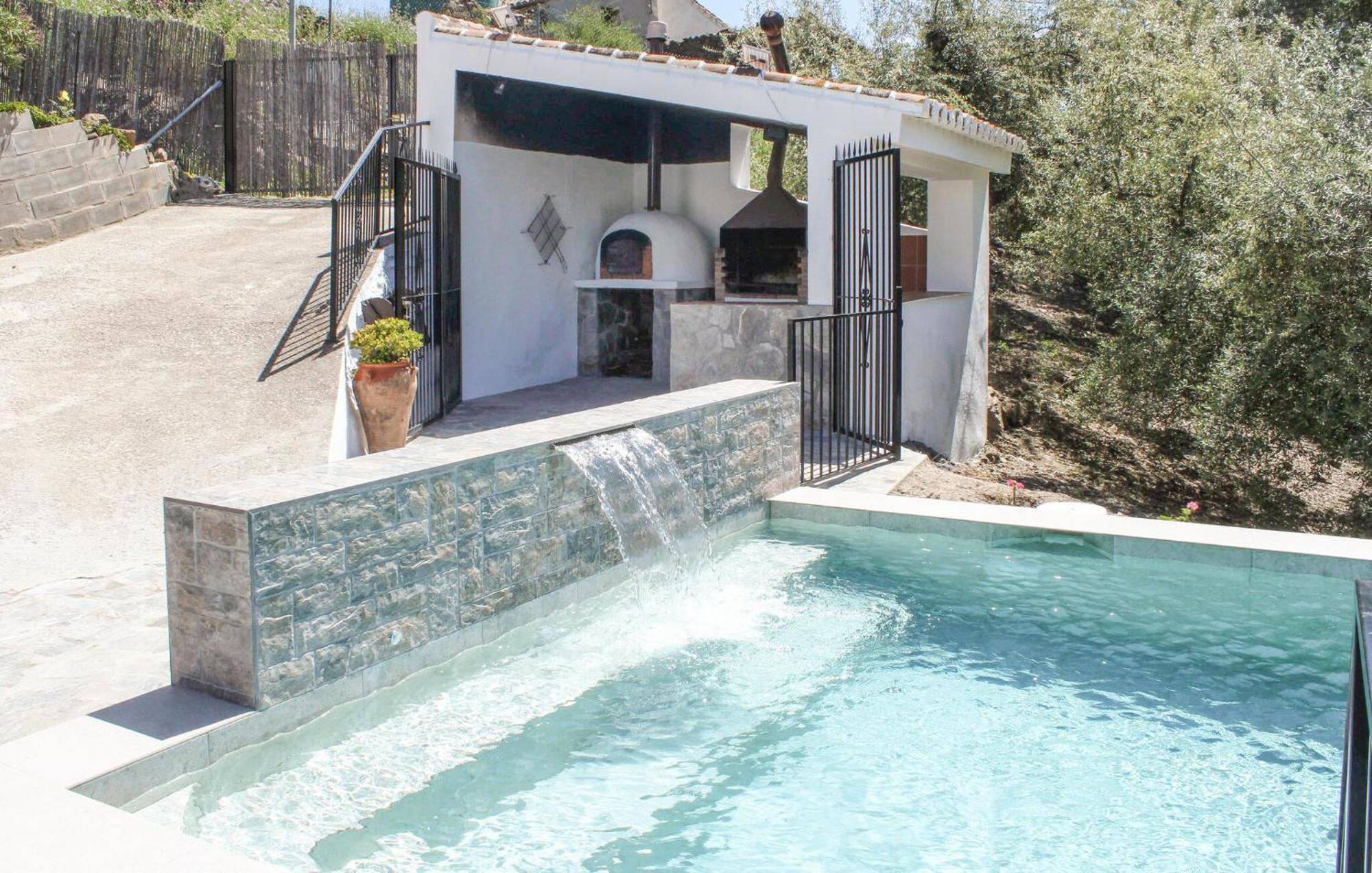 4 Bedroom Pet Friendly In *