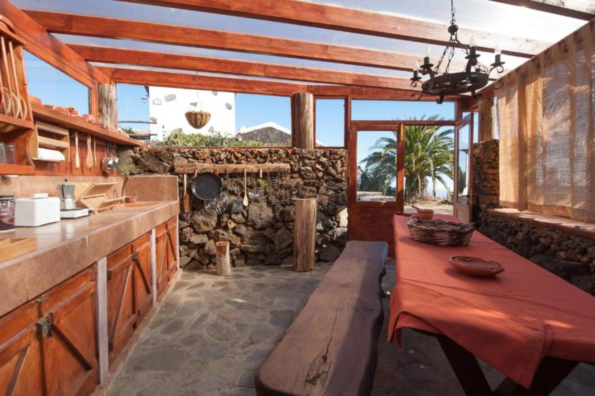 Relajate En Un Entorno Acogedor Con Vistas Y Bbq Isora