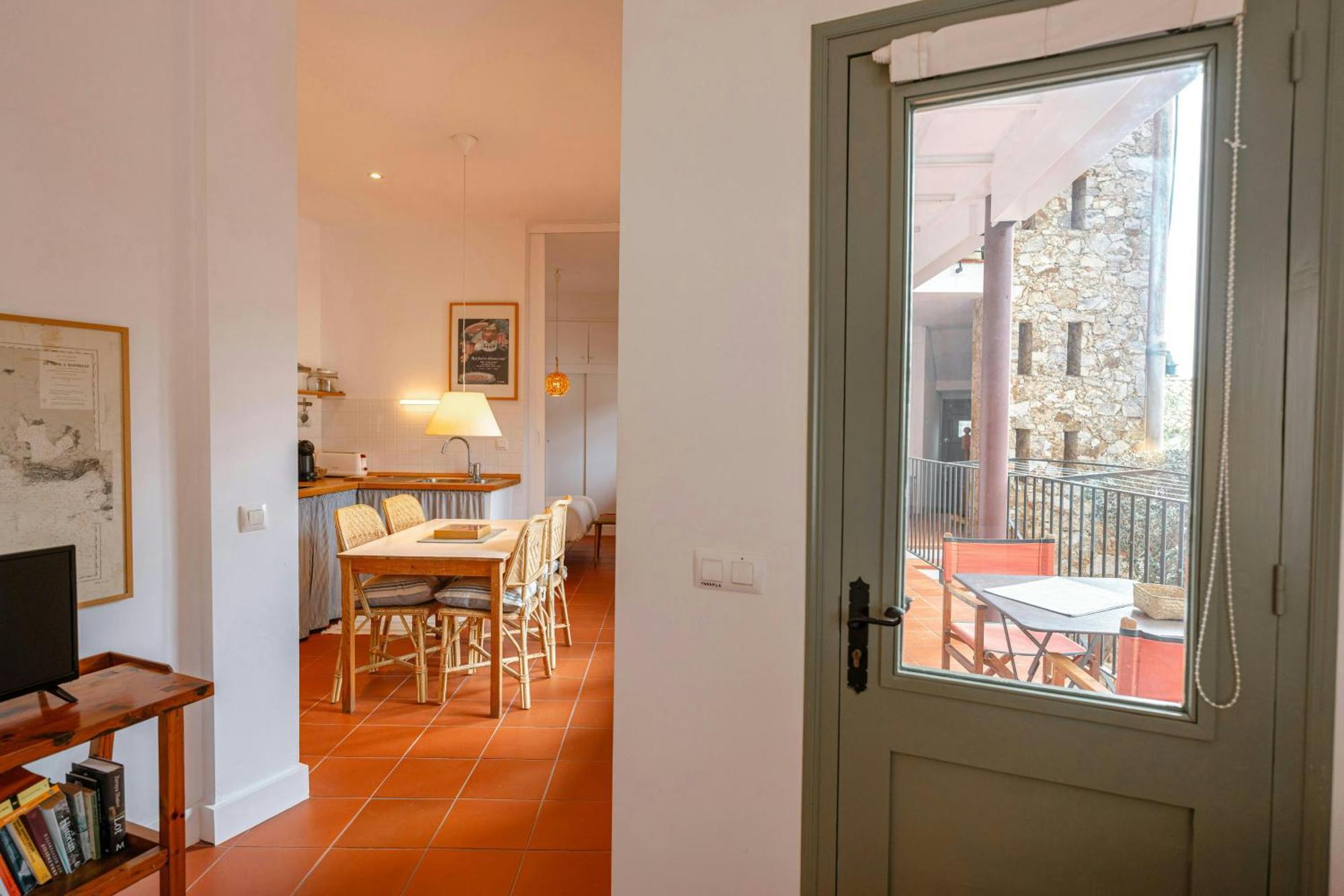 T5 - Cozy Retreat 50m To Garden Escape