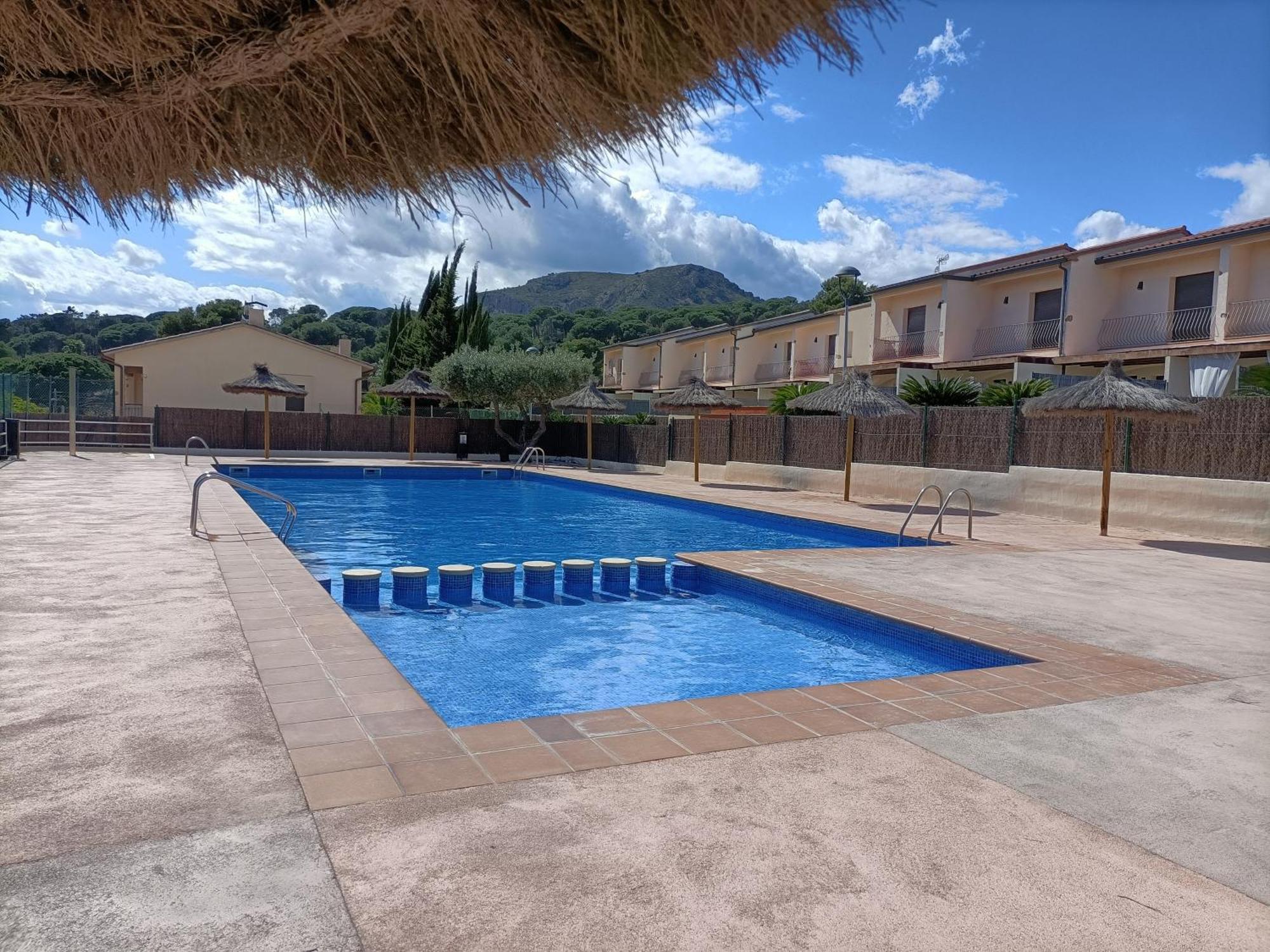 Emporda Residencial Сasa de vacaciones *