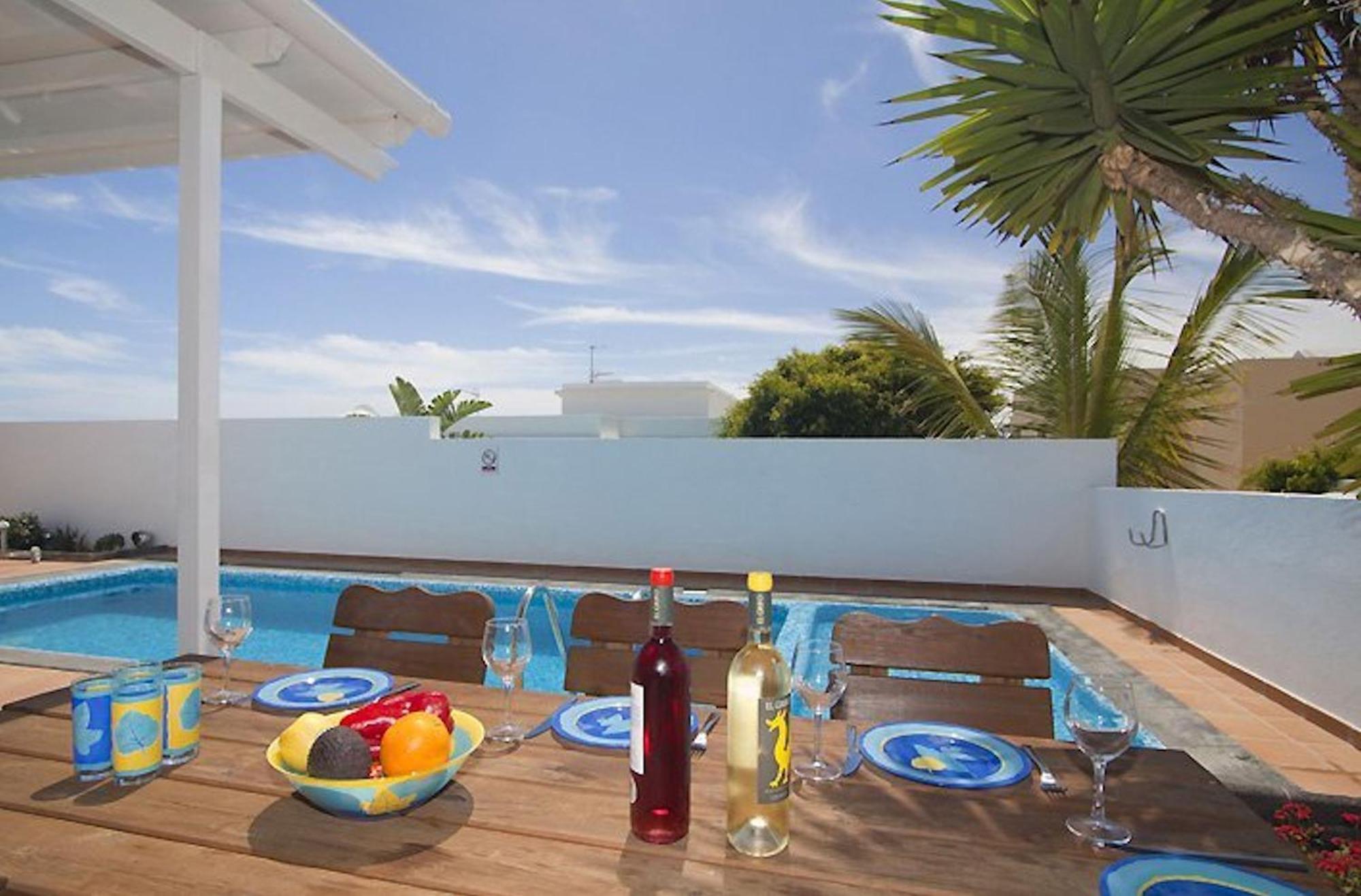 Lovely Mojones Casa Jasmine Heated Pool Short Walk To Puerto Del Carmen