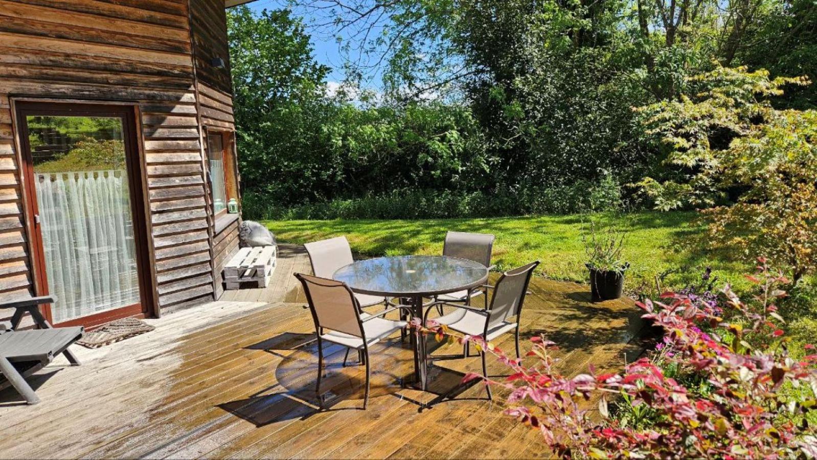 Mini Casa Con Jardin