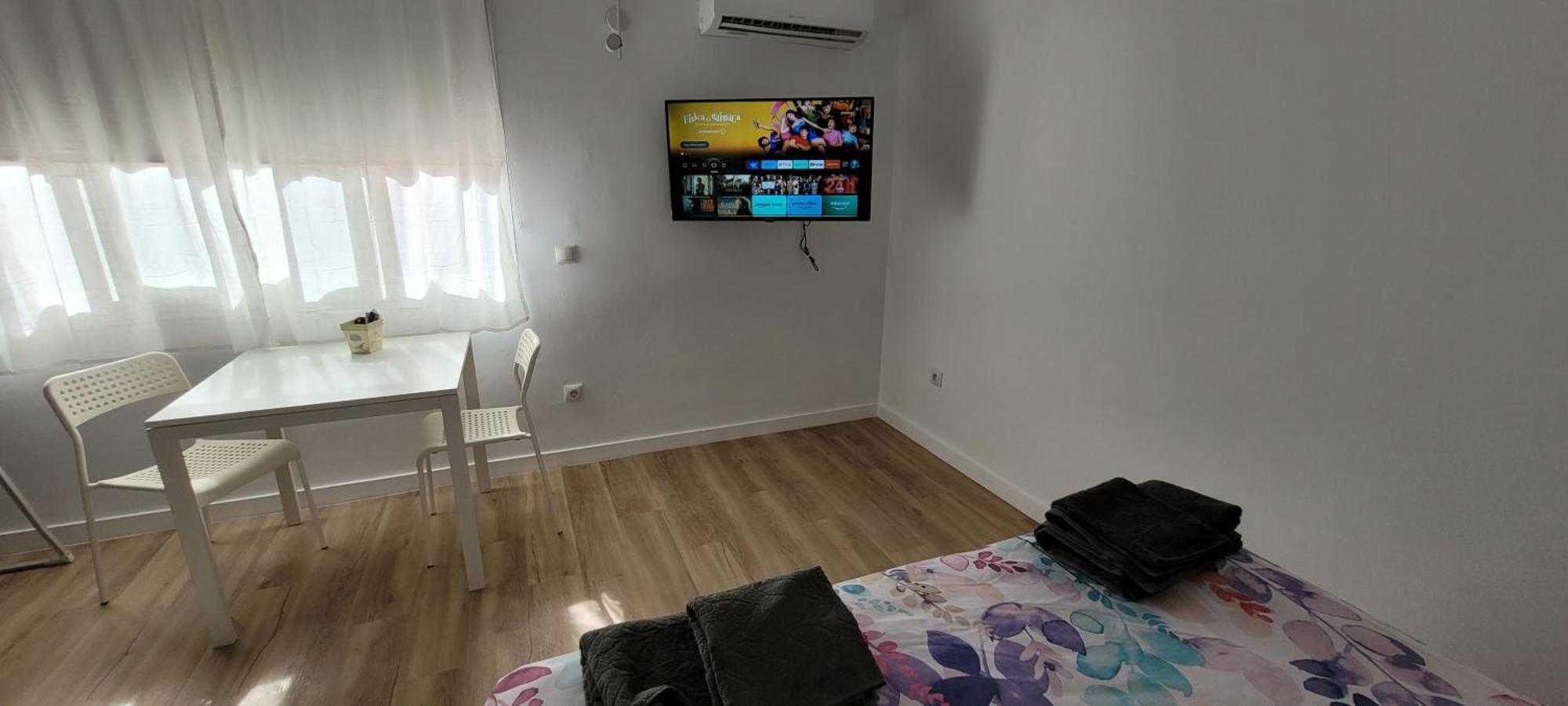 Apartamento Estudio En - La Carihuela - Wifi 365 Mbps - Fire Stick Amazon - Playa A 50 Metros