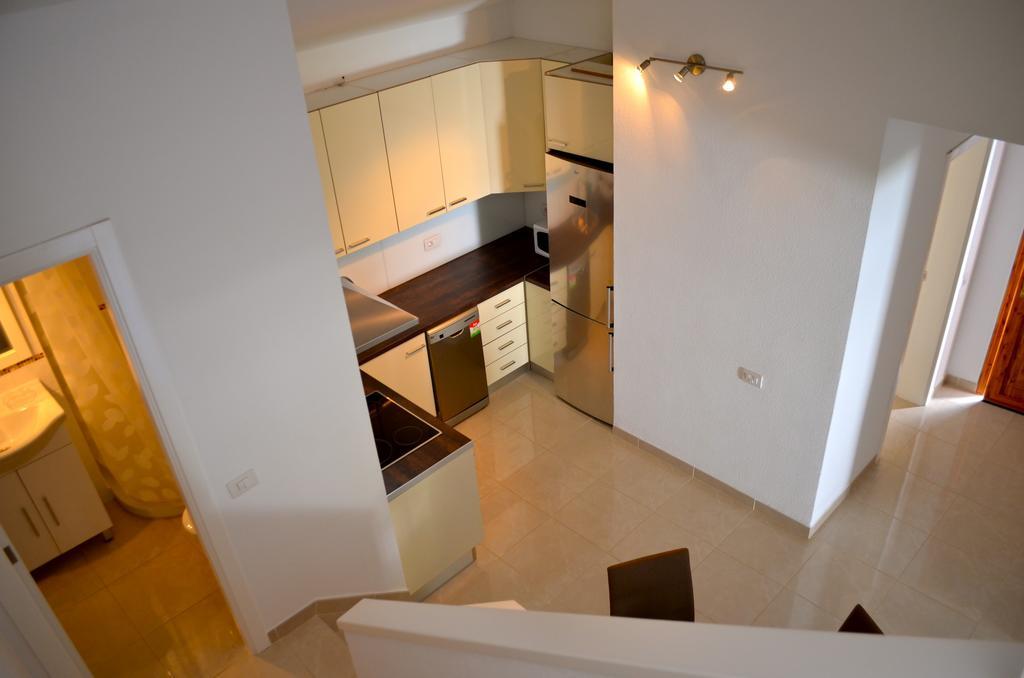 Club Olympus In Garden Apartment *