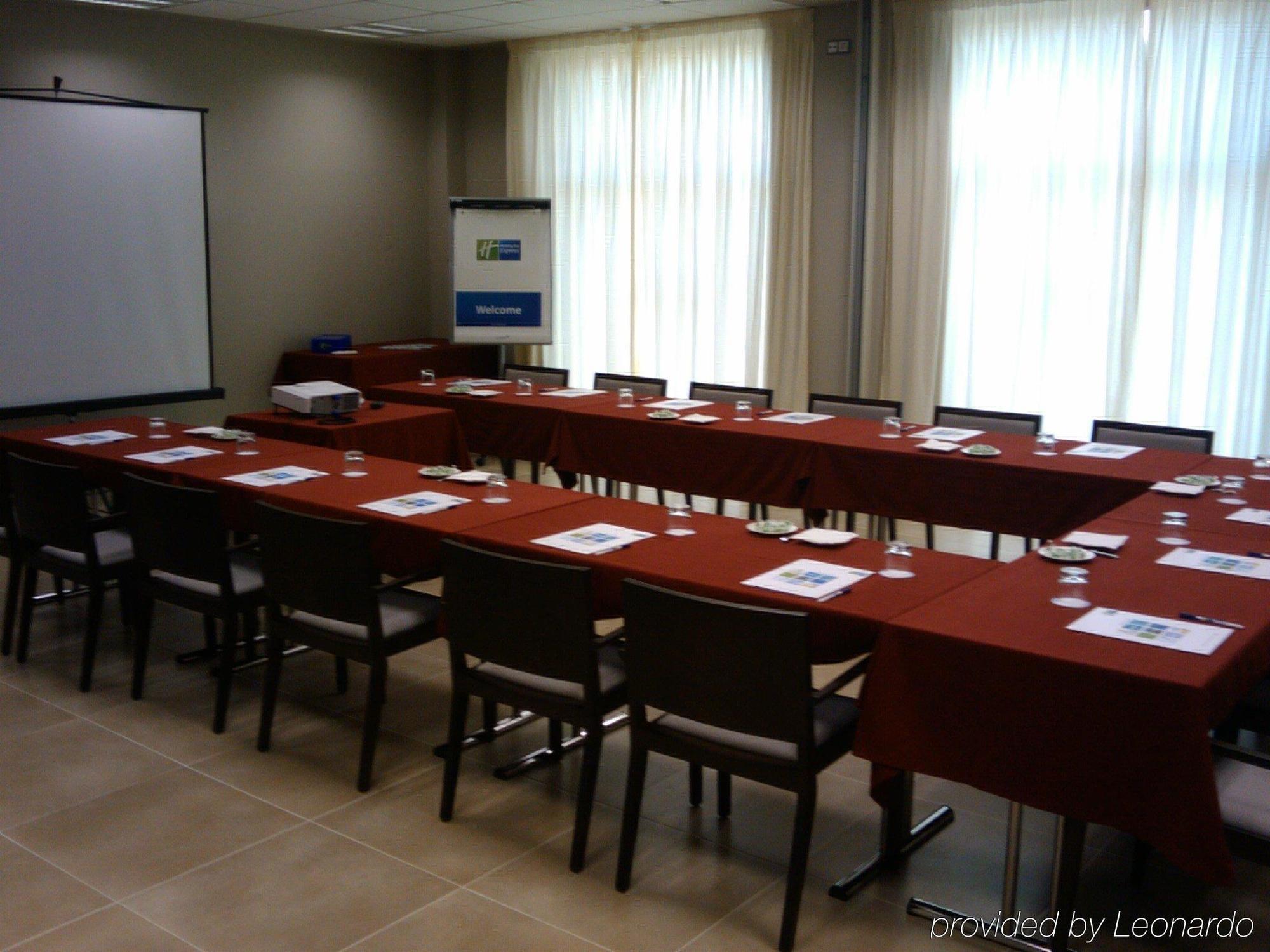 Hotel Express Bilbao Airport By Ihg 3*