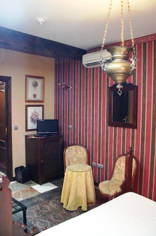 Afan De Rivera Hotel