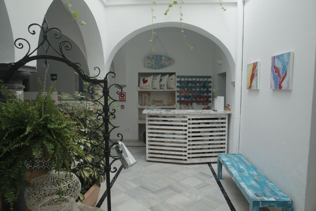 Wake Up In & Restaurant Lounge Hostel Tarifa