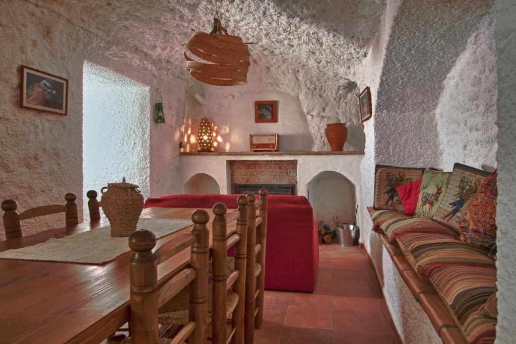 Cuevas El Torriblanco Country house *