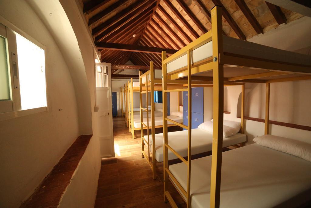 Hostel Wake Up In & Restaurant Lounge *