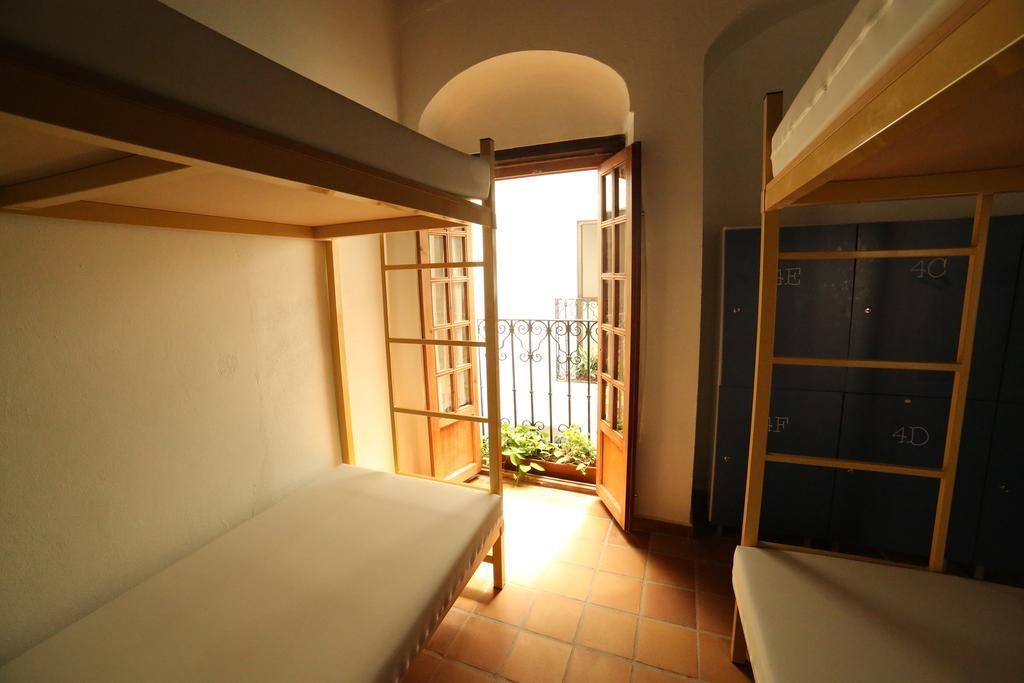 Wake Up In & Restaurant Lounge