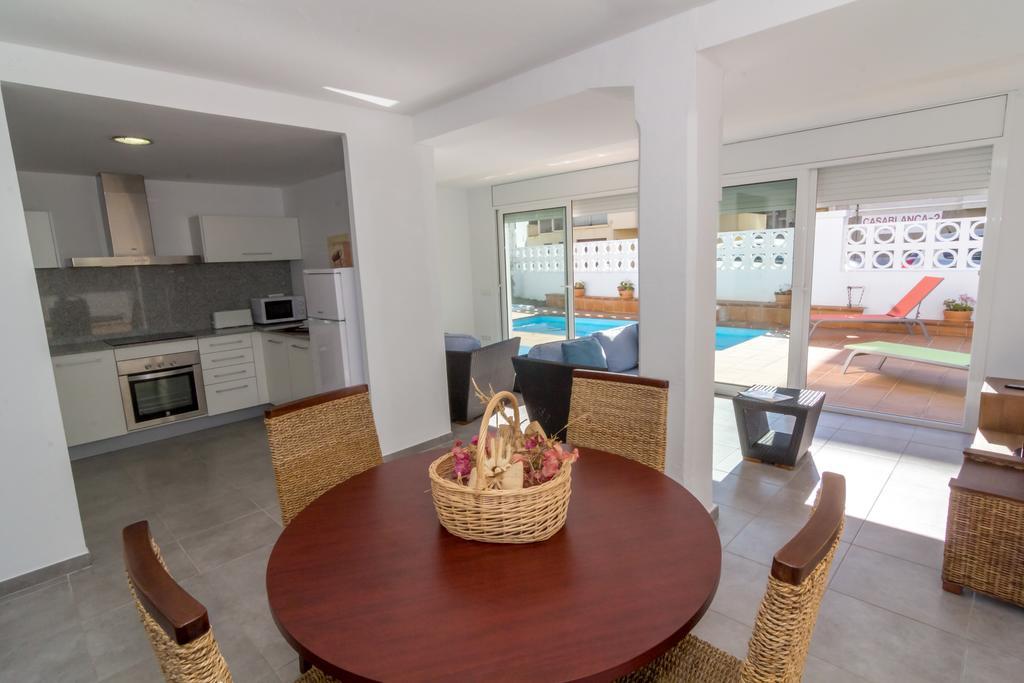 Agi Acacias Apartment Roses