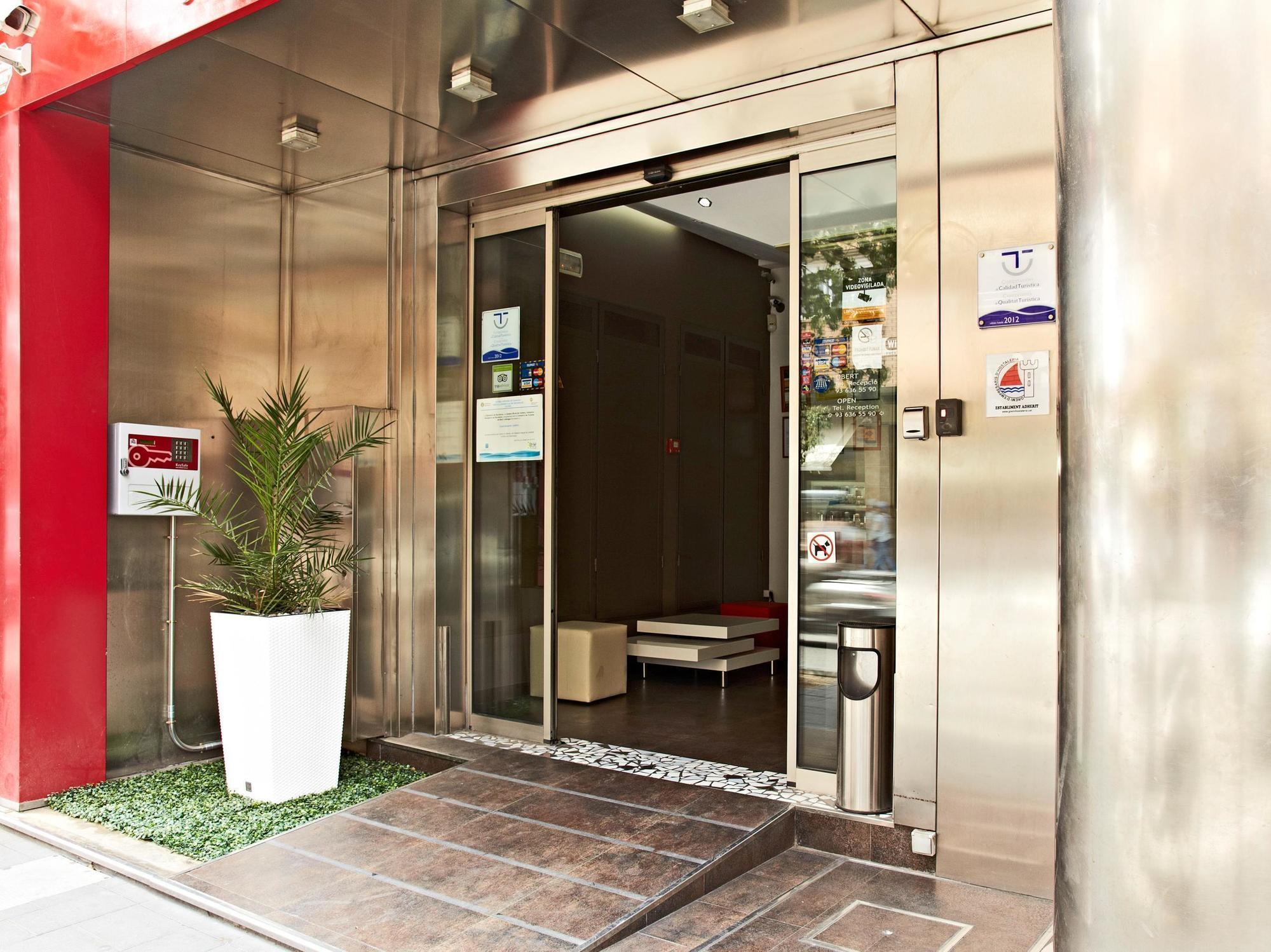 Hotel Ginosi Basics Centric Apartel 4*