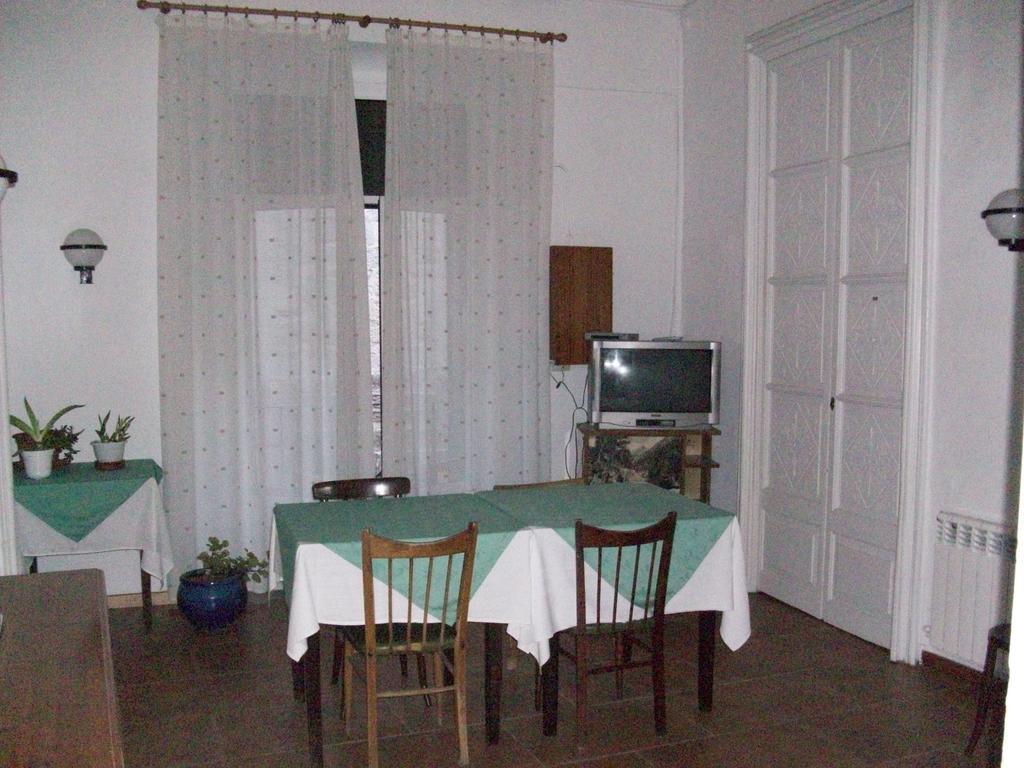 Guest house Pensio Viladomat Girona