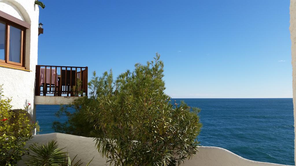 Balcony Pool & Seaside