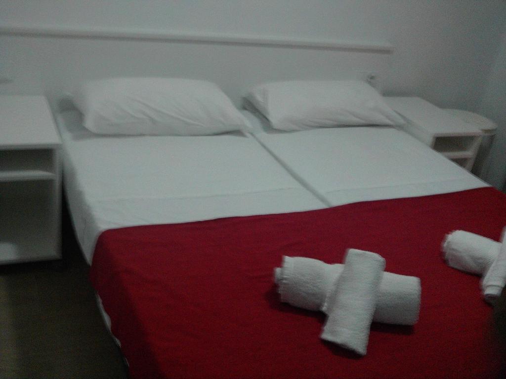 Guest house Hostal Cubelles