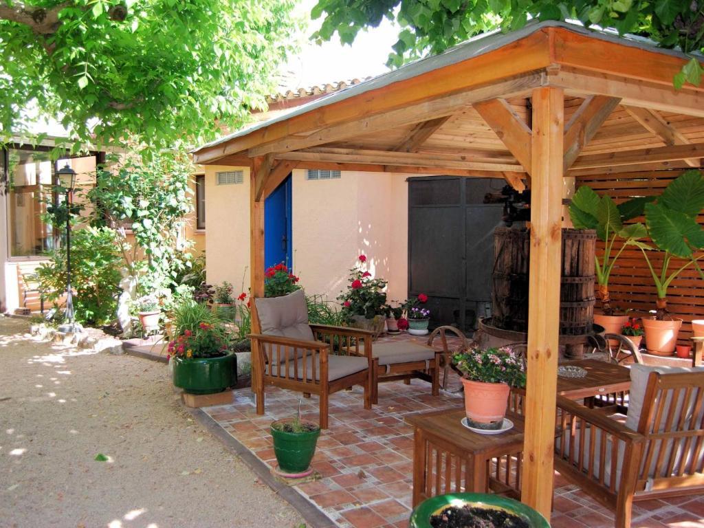 Guest house Fabrellas 2*