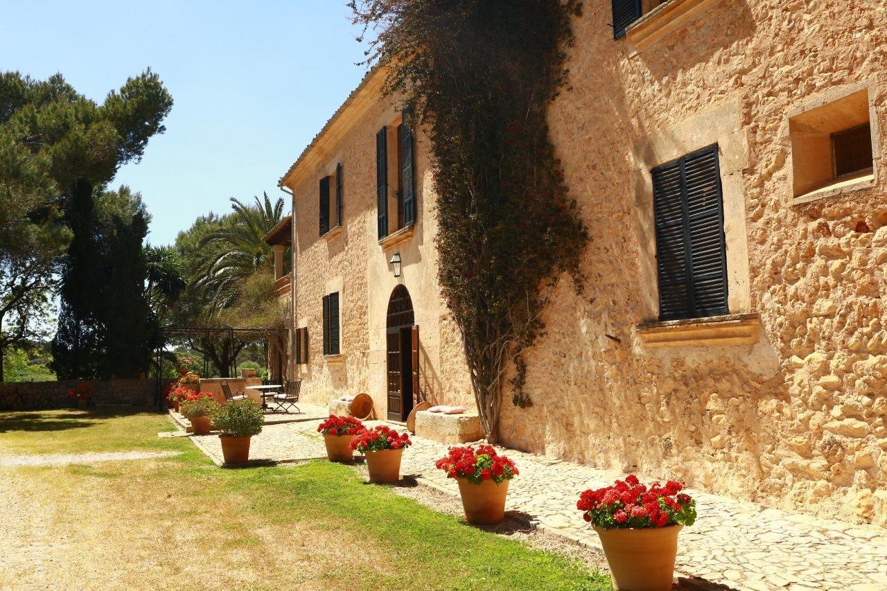 Possessio Binicomprat Hotel