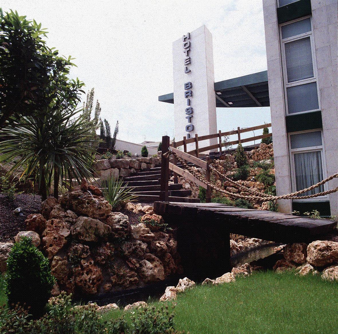 Catalonia Bristol Hotel 3*