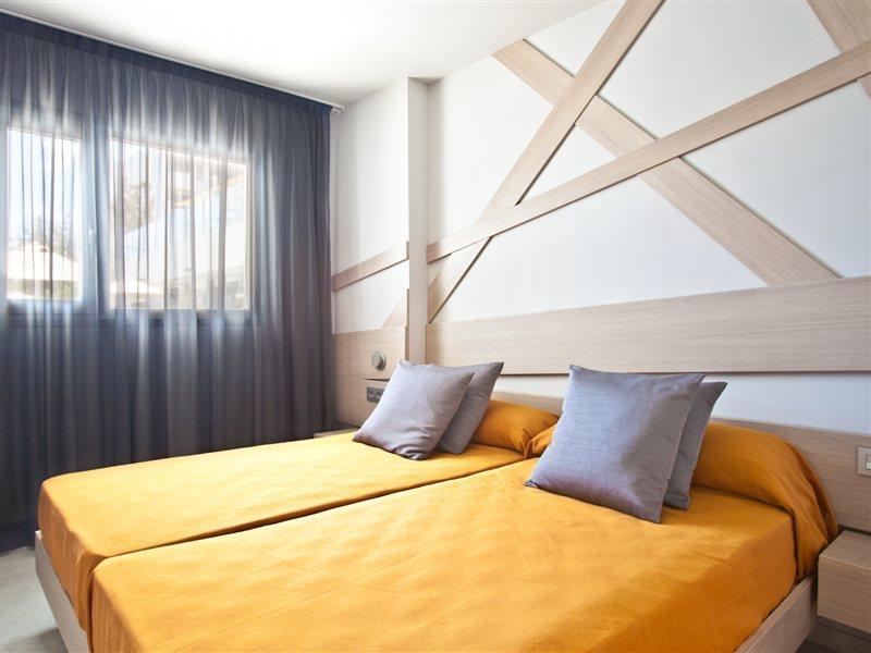 Ryans - Only Adults Apartahotel 3*