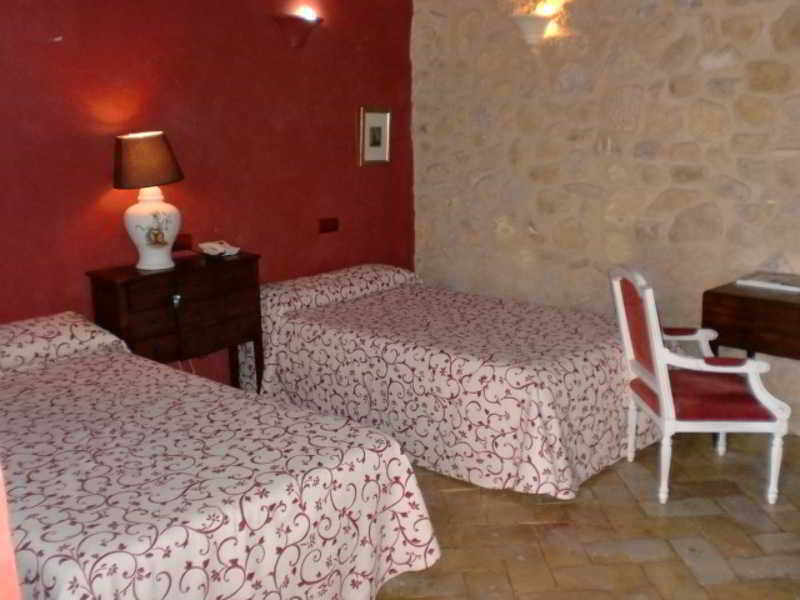 Hospederia Del Monasterio Osuna