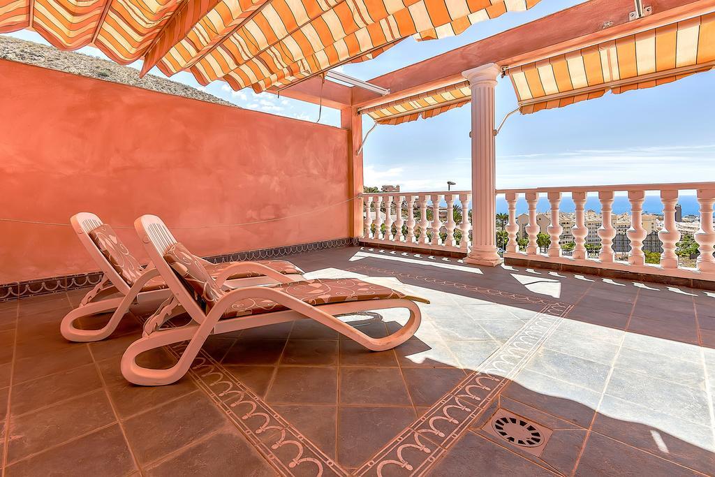 In Los Cristianos * Los Cristianos (Tenerife)