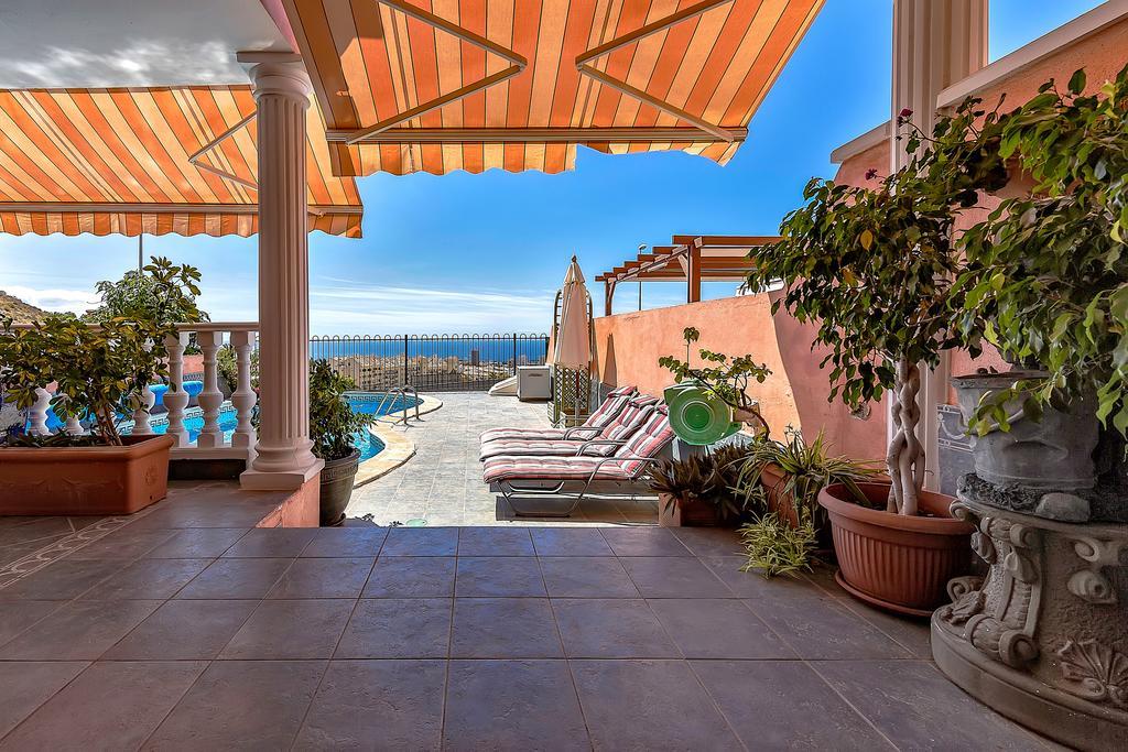 In Los Cristianos Villa *