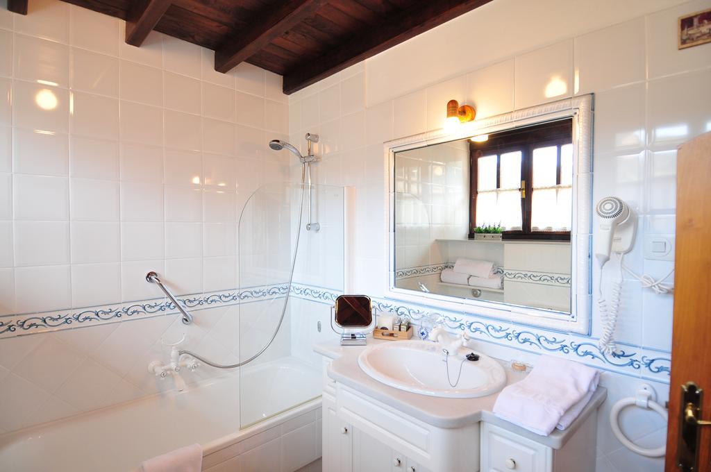 Casa Rural Llugaron I Country house Miravalles