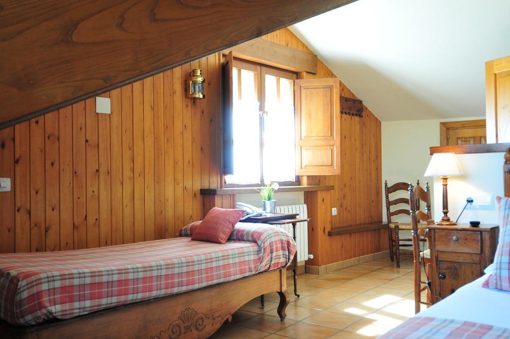 Casa Rural Llugaron I Country house *