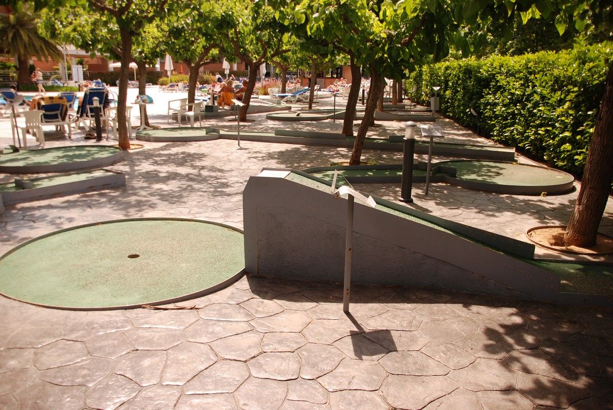 California Garden Hotel