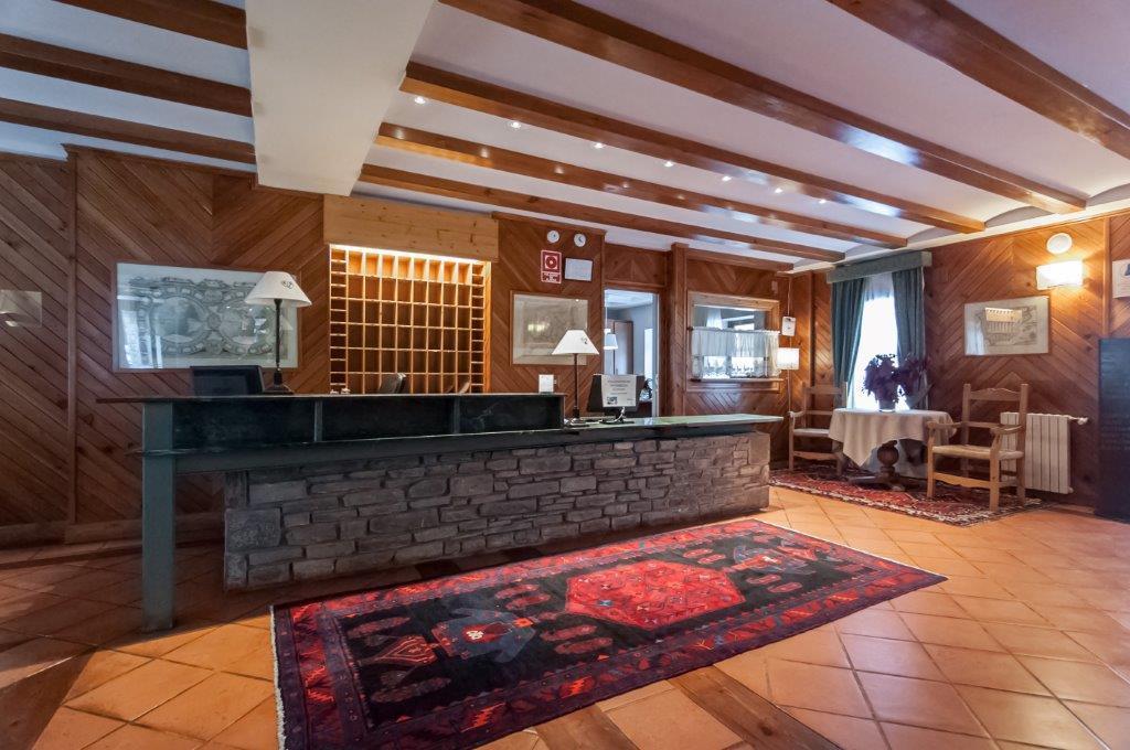 Vilagaros Aparthotel Garos