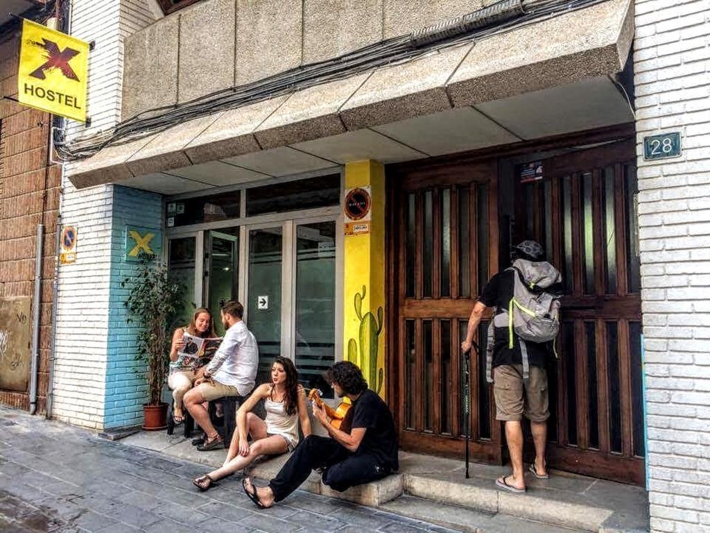 Hostal X *