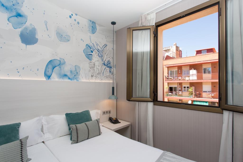 Operaramblas Guest house 2*
