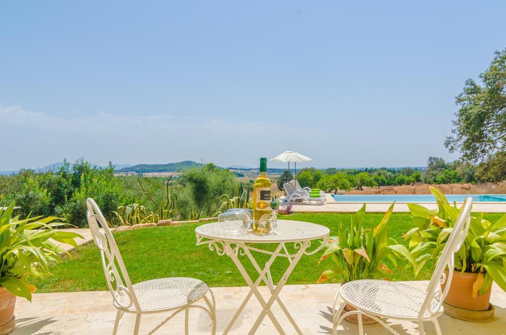 Son Mora Villa *