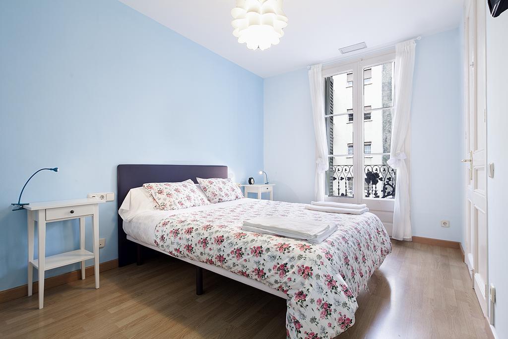 & Deco Eixample Apartment Barcelona
