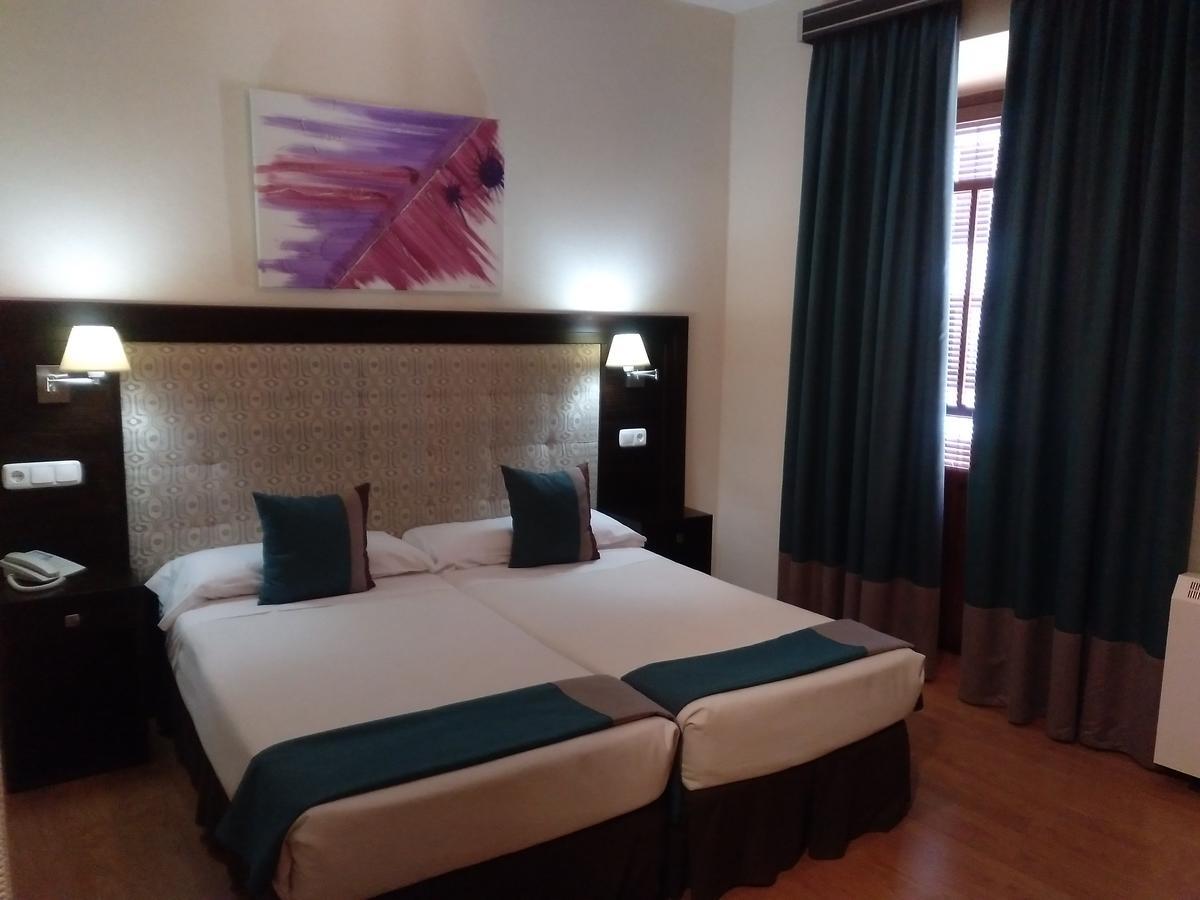 Hotel Hotel & Spa Plaza Arriate 3*