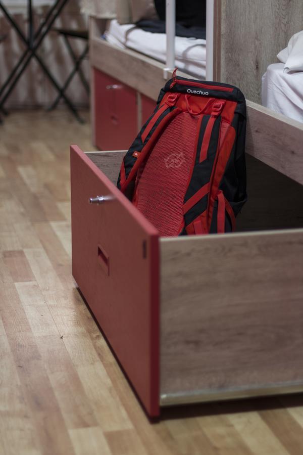 Break N Bed Hostel *