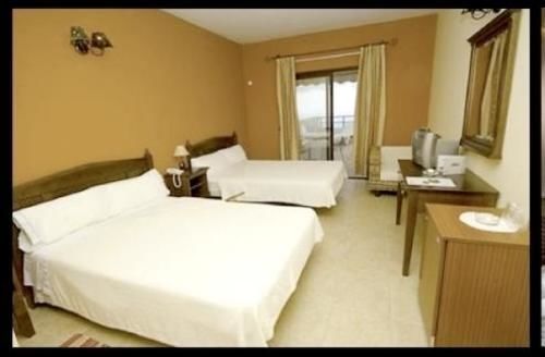 Hotel El 2*