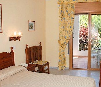 Coral Hotel *