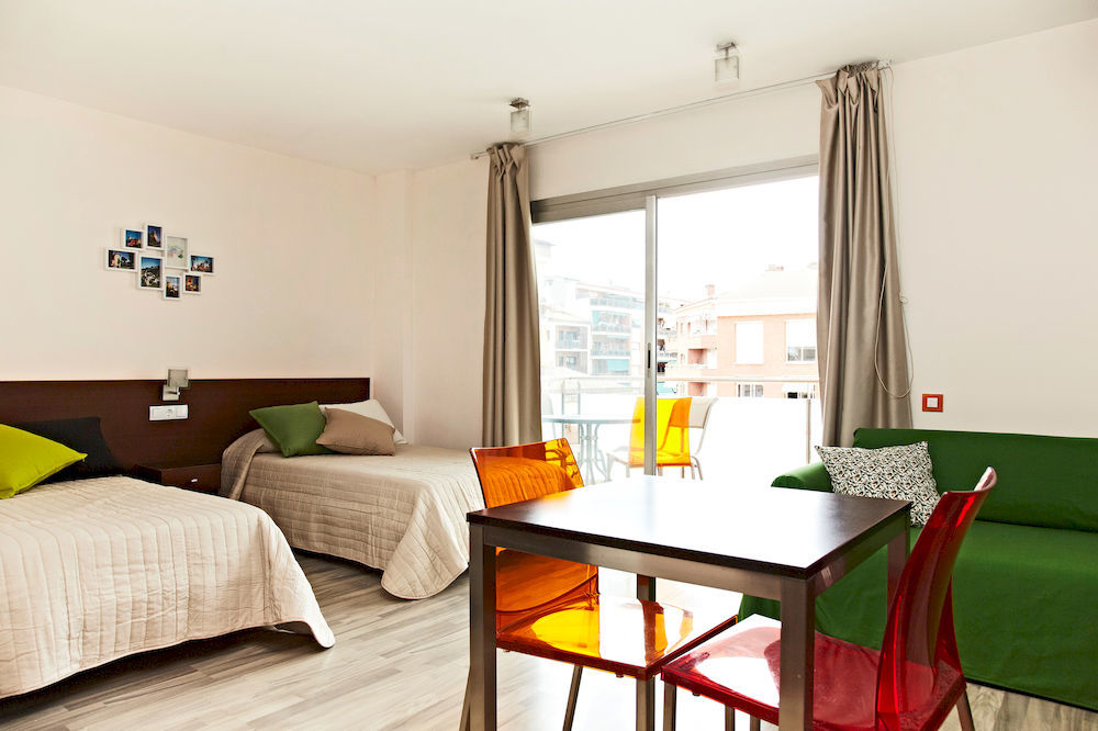Hotel Ginosi Basics Centric Apartel Castelldefels