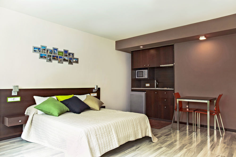 Hotel Ginosi Basics Centric Apartel 4*