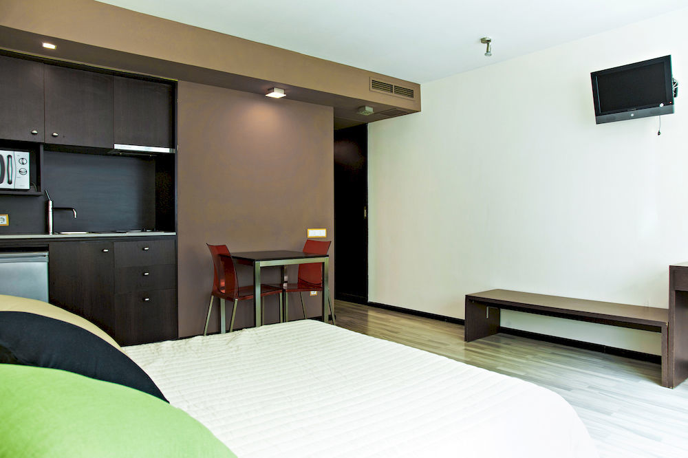 Hotel Ginosi Basics Centric Apartel Castelldefels