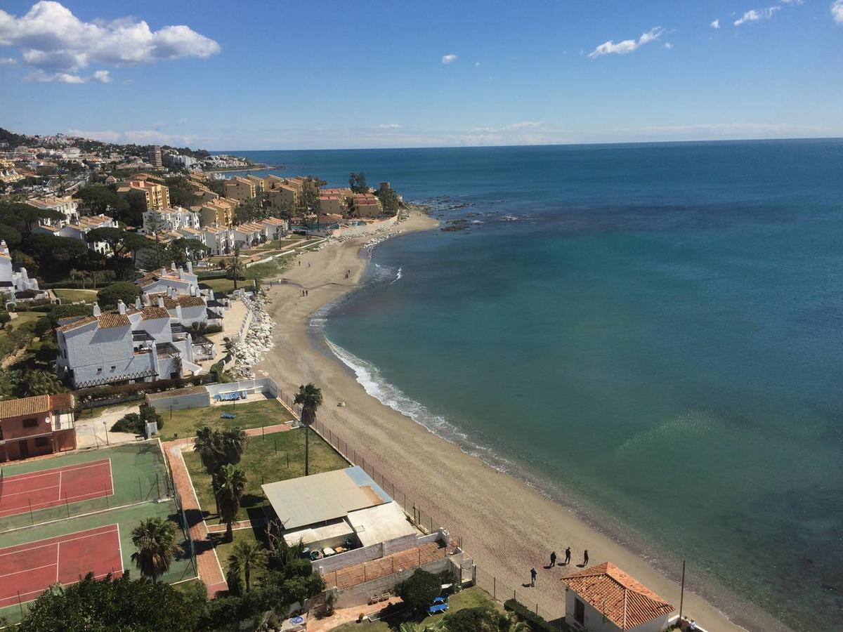 Mansion Alhamar - 2 Bedroom, Frontline Beach, Mountain Views, Full Size Pool, Tennis Courts, Close To Shops, On-site Bar & Chiringuito *