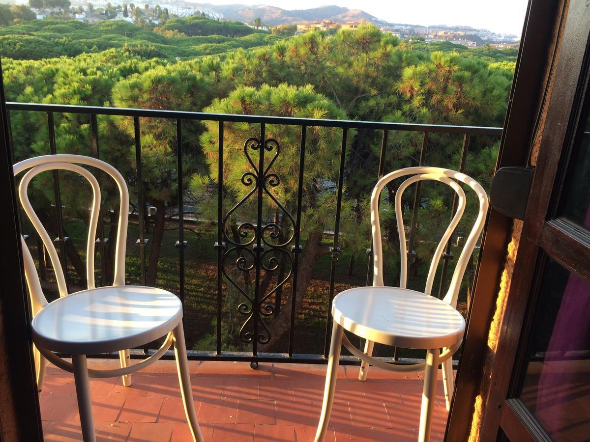 Apartamento Mansion Alhamar - 2 Bedroom, Frontline Beach, Mountain Views, Full Size Pool, Tennis Courts, Close To Shops, On-site Bar & Chiringuito *