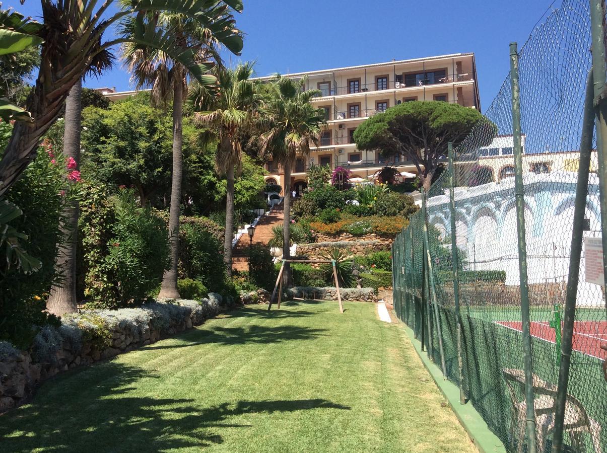 Mansion Alhamar - 2 Bedroom, Frontline Beach, Mountain Views, Full Size Pool, Tennis Courts, Close To Shops, On-site Bar & Chiringuito *