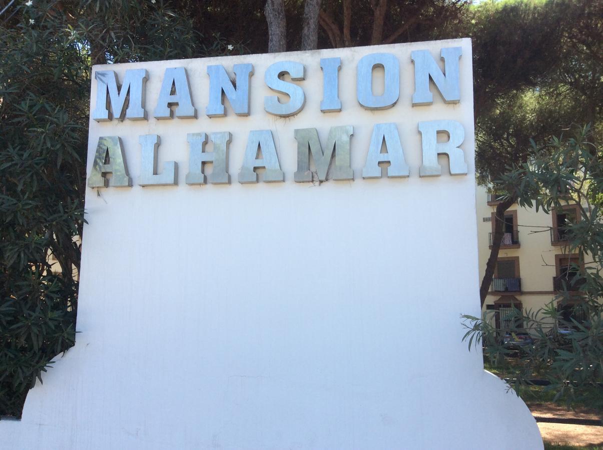 Apartamento Mansion Alhamar - 2 Bedroom, Frontline Beach, Mountain Views, Full Size Pool, Tennis Courts, Close To Shops, On-site Bar & Chiringuito Sitio de Calahonda
