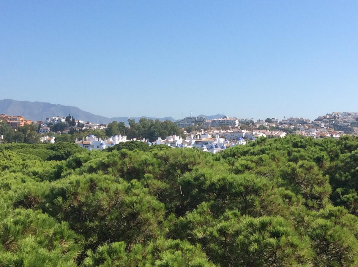 Mansion Alhamar - 2 Bedroom, Frontline Beach, Mountain Views, Full Size Pool, Tennis Courts, Close To Shops, On-site Bar & Chiringuito Sitio de Calahonda