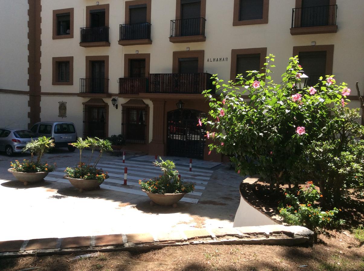 Apartamento Mansion Alhamar - 2 Bedroom, Frontline Beach, Mountain Views, Full Size Pool, Tennis Courts, Close To Shops, On-site Bar & Chiringuito Sitio de Calahonda