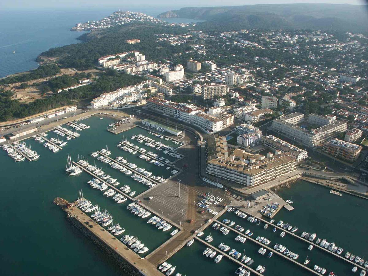 Apartment Cala Montgo - *